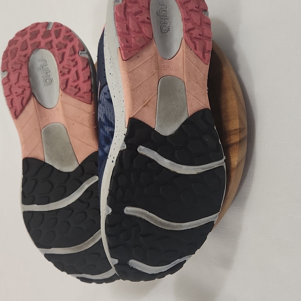 Ryka Taiga Trail Sneakers. Size 10 - Picture 8 of 8